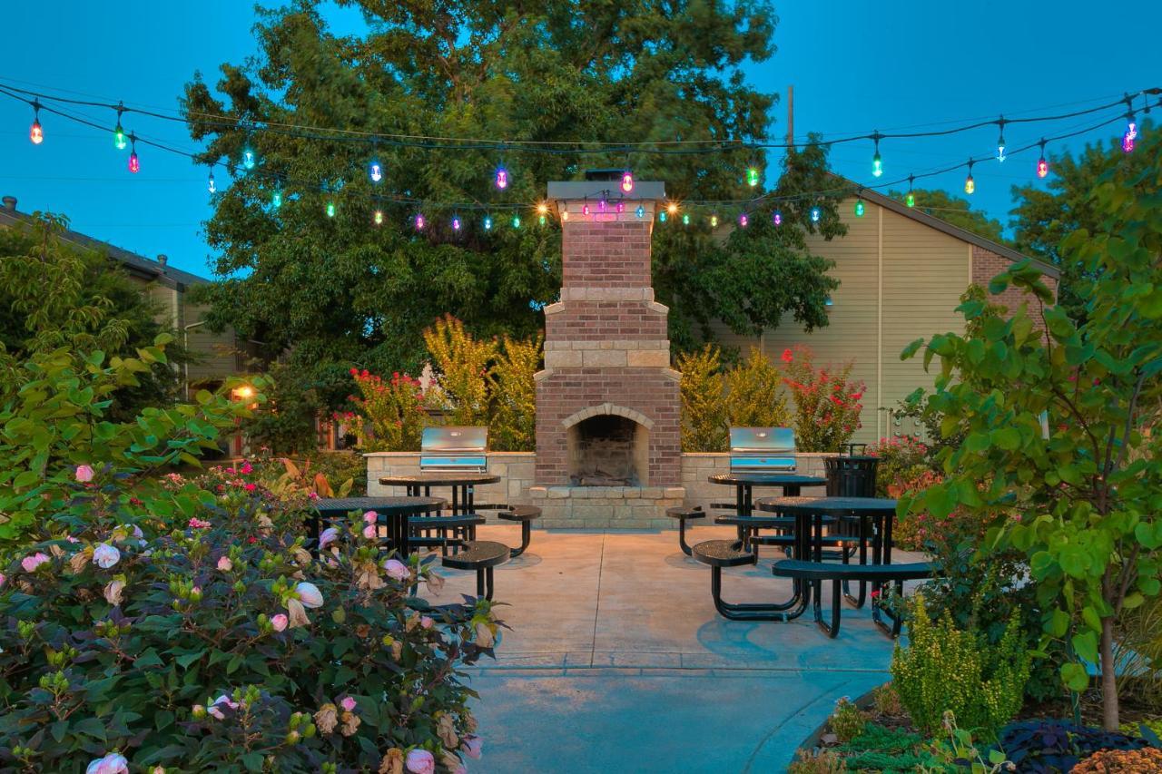 Ou Sooner, Pool & Gym, Bbq, Netflix, 100mb Internet, Lg Washer & Dryer, Close To Ou! Norman