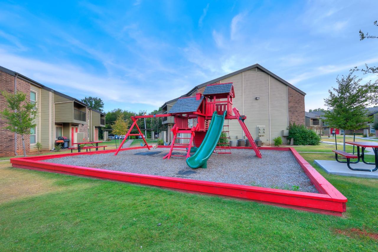 Ou Sooner, Pool & Gym, Bbq, Netflix, 100mb Internet, Lg Washer & Dryer, Close To Ou! Norman