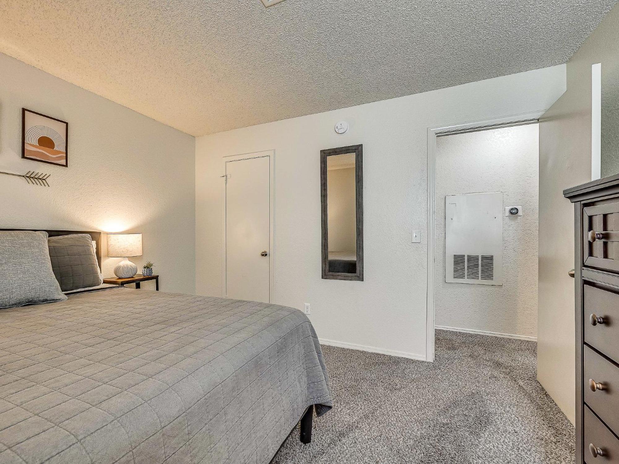 Ou Sooner, Pool & Gym, Bbq, Netflix, 100mb Internet, Lg Washer & Dryer, Close To Ou! Appartement *