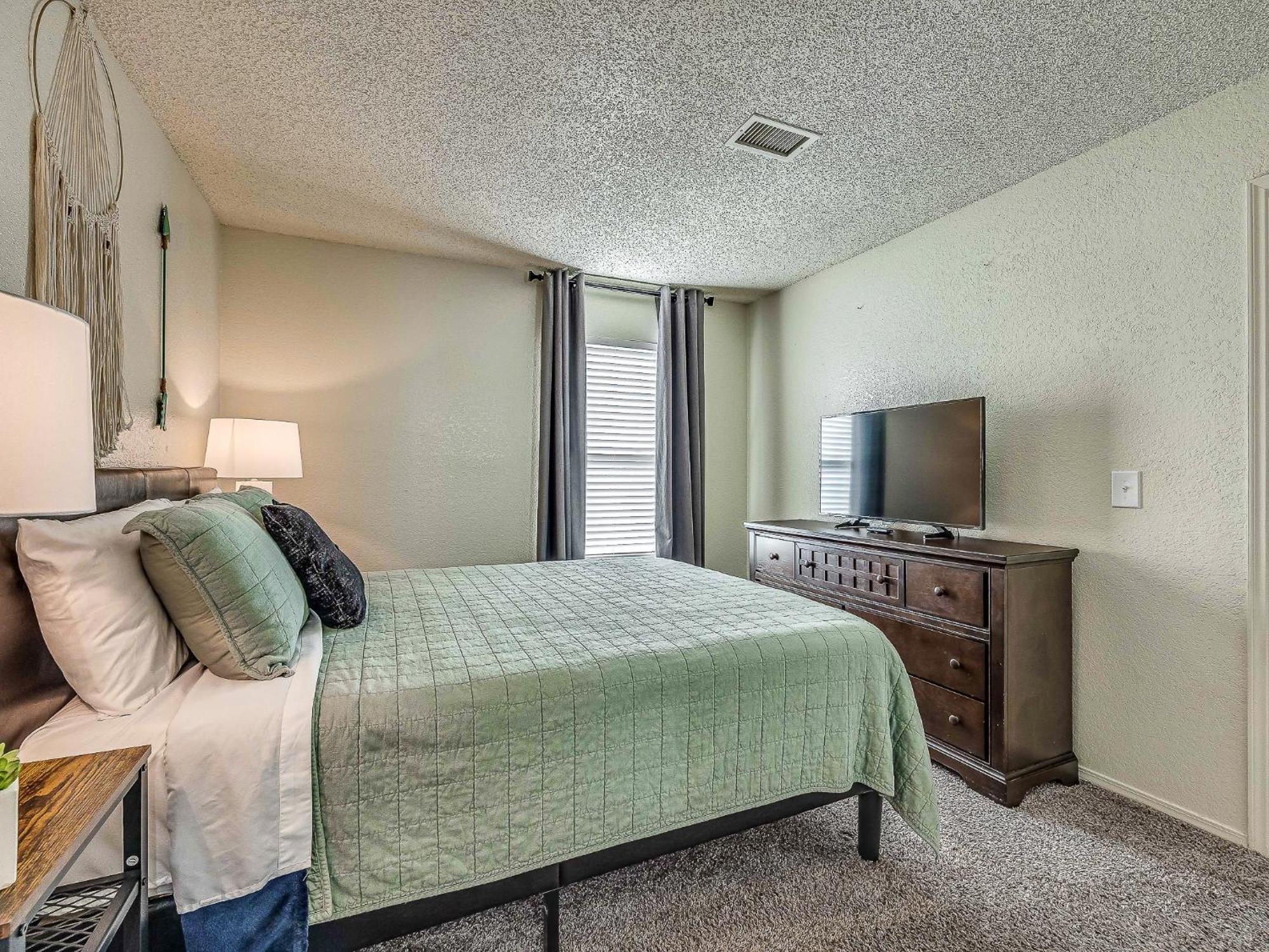Ou Sooner, Pool & Gym, Bbq, Netflix, 100mb Internet, Lg Washer & Dryer, Close To Ou! Appartement *