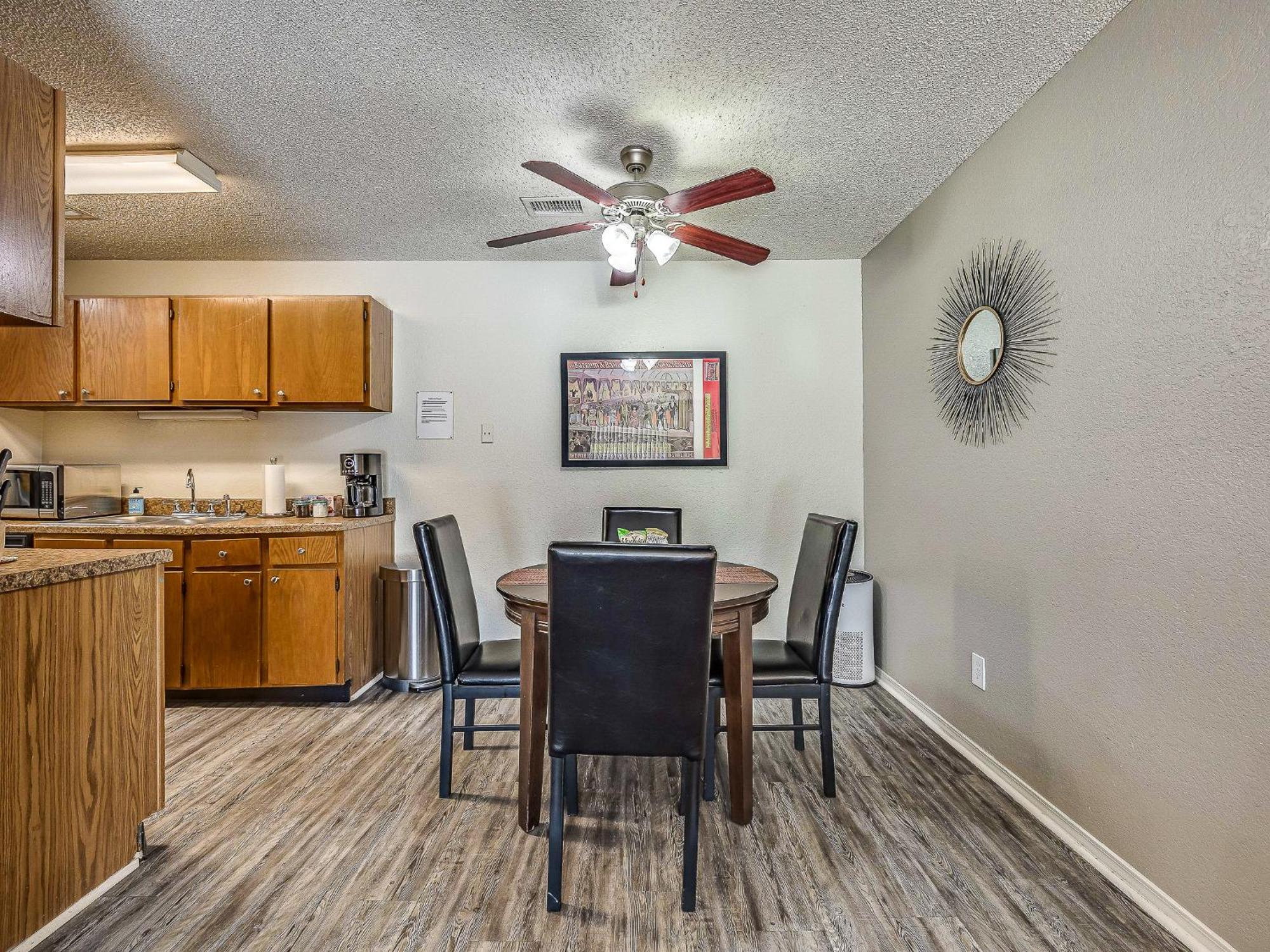 Ou Sooner, Pool & Gym, Bbq, Netflix, 100mb Internet, Lg Washer & Dryer, Close To Ou!