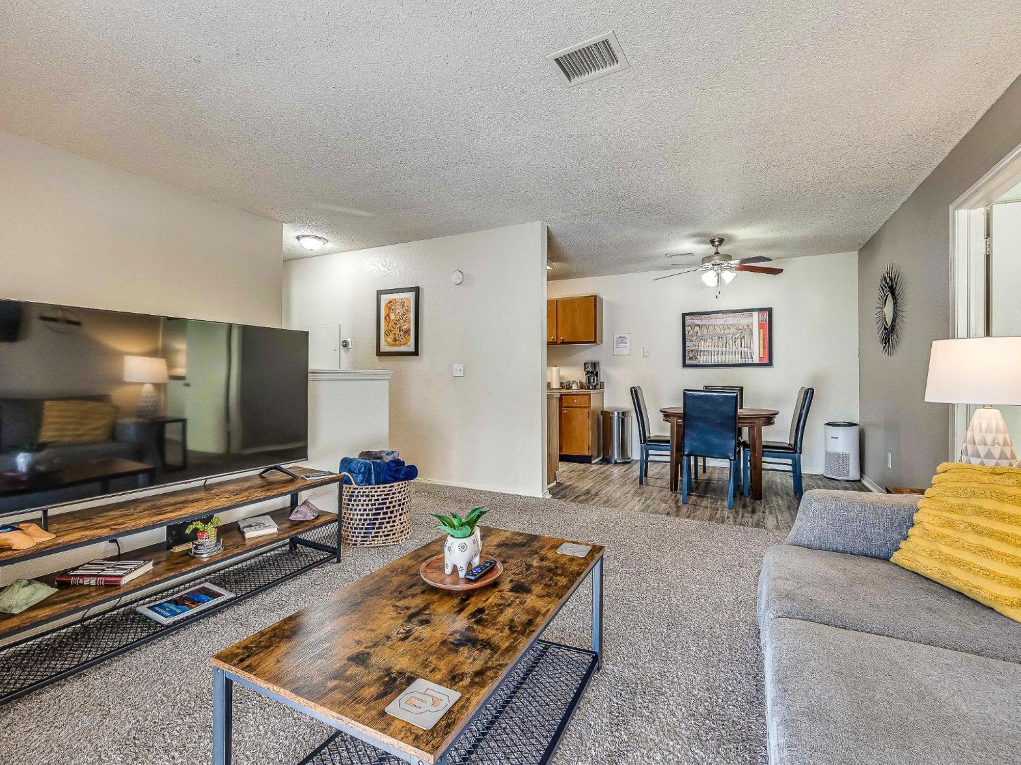 Ou Sooner, Pool & Gym, Bbq, Netflix, 100mb Internet, Lg Washer & Dryer, Close To Ou! Appartement